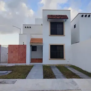 Villa Hermosa Casa A 15 Minutos Del Aeropueto De En Exclusivo Fraccionamiento Residencial, Cancún