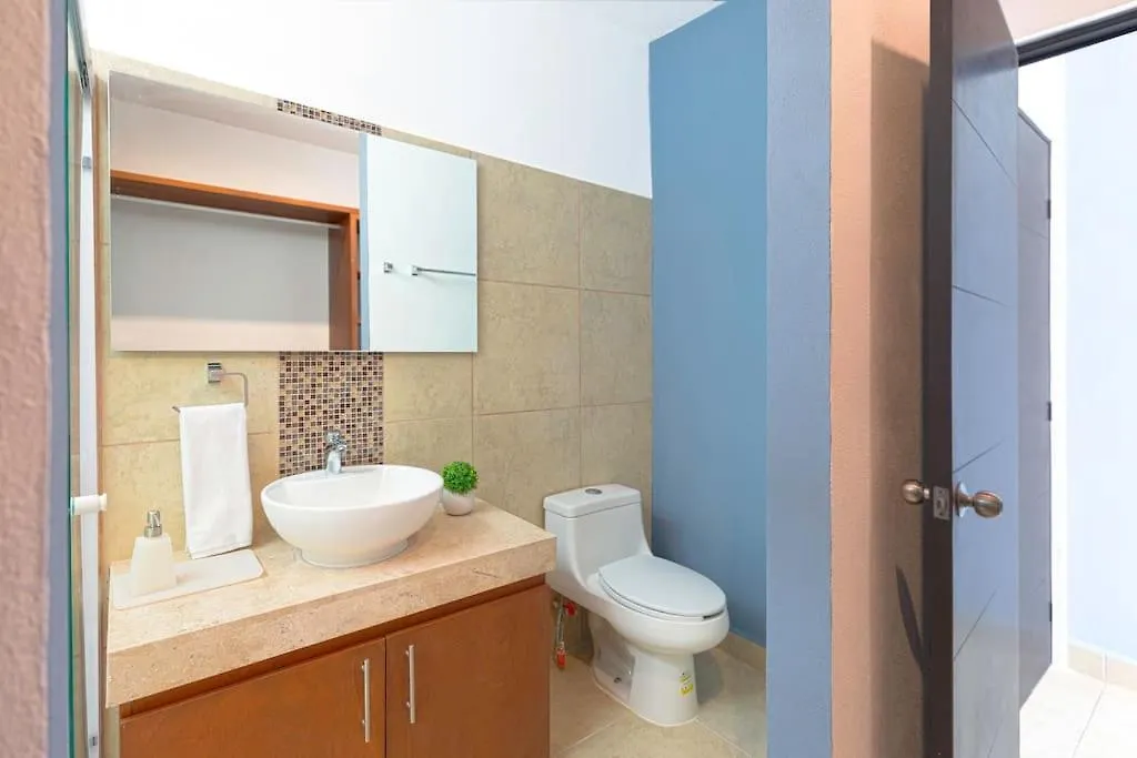 Fantastica Casa Con Alberca,Tvs, Netflix, Y A/A Villa Cancun 0*,  Mexico